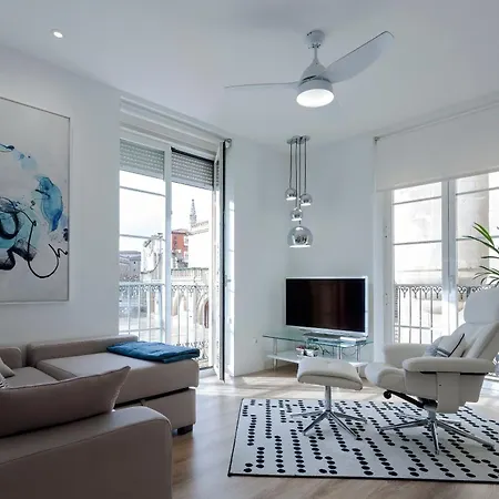 Cinco Balcones A La Catedral By Unique Burgo