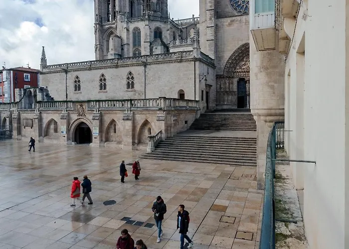 Cinco Balcones A La Catedral By Unique Burgo